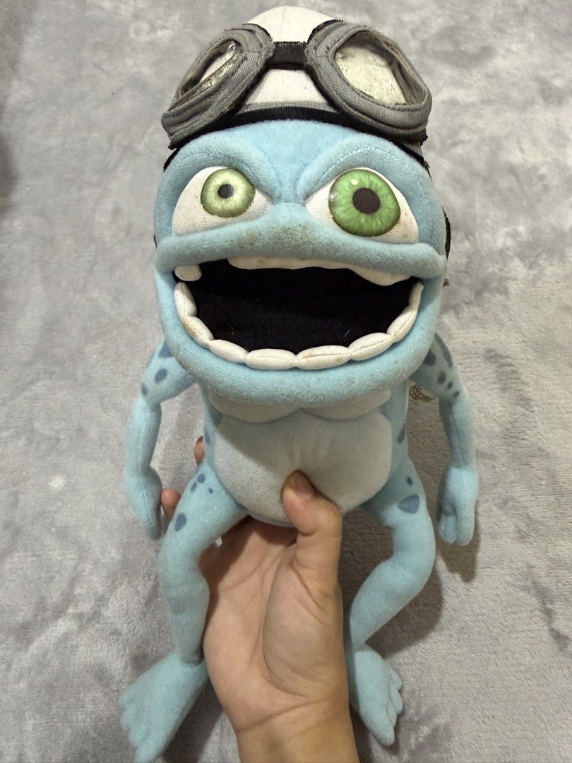 Crazy Frog Function Sing plush (Category: Toys & Games) located in Kuala Lumpur. Submitted by orangmelayu93 (Listing ID 1447538879, Image 1). Description: - Adorable Crazy Frog plush toy. - Features a unique blue color with distinctive spots. - Comes equipped with a cool helmet and goggles. - Includes a convenient slit on the back. - Ideal for fans of the Crazy Frog meme and character. - A fun and quirky collectible item. -Item function well sing