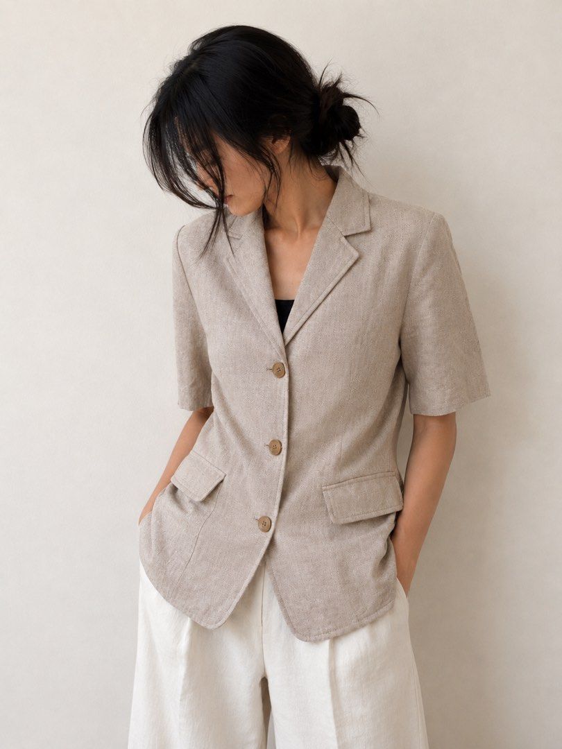 Cream Textured Short Blazer (Category: Coats, Jackets and Outerwear) located in Mexico. Submitted by studioleraph (Listing ID 1447603467, Image 1). Description: BLZ 03 - A 📏 Measurements (in inches): • Shoulder: 16 • Chest: 20 • Length: 25 • Armhole: 14 🫶 See Brand on Photo 🔥 The model photos are AI-generated for styling and fit visualization only. 👗 The actual item being sold is the original garment shown in the product photos. Small differe