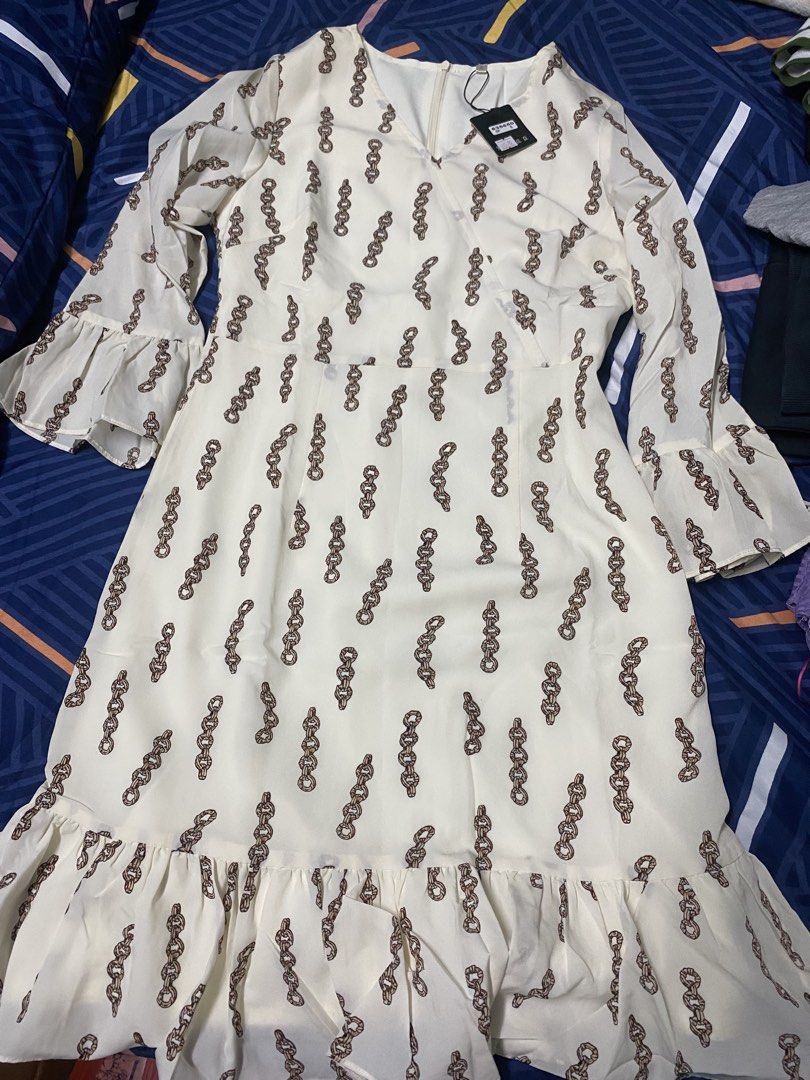 Declutter Dresses (Category: Dresses) located in Singapore. Submitted by sweetheart_happy (Listing ID 1447503521, Image 1). Description: Mixed branded dresses , first pic (white dress ) is small size with tag, rest are lightly used Clearing all for 50 dollars or individually at 10$ CK dress at 20$ .