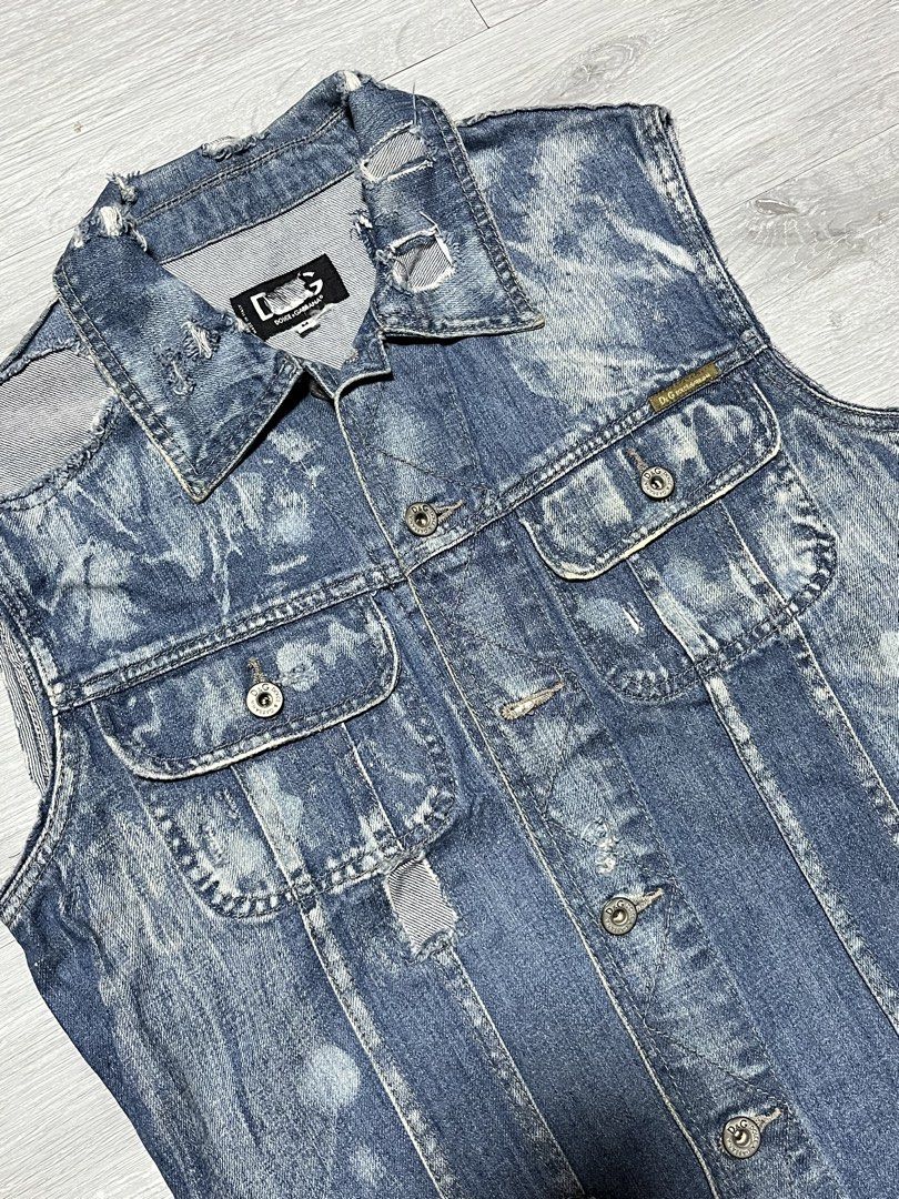 D&G Distressed Denim Vest (Category: Vests) located in Manila. Submitted by jorgemabelin2001 (Listing ID 1447486740, Image 3). Description: - Authentic D&G distressed denim vest - Blue wash with unique white splatters and ripped details - Sleeveless design with classic button-up front - Features two chest pockets with secure button closures - Ideal for layering over t-shirts or hoodies for a cool streetwear vibe.
