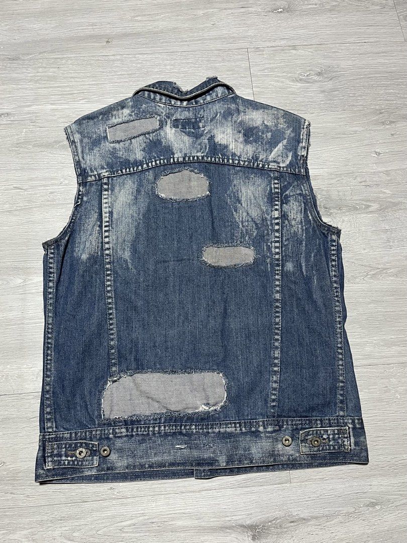 D&G Distressed Denim Vest (Category: Vests) located in Manila. Submitted by jorgemabelin2001 (Listing ID 1447486740, Image 2). Description: - Authentic D&G distressed denim vest - Blue wash with unique white splatters and ripped details - Sleeveless design with classic button-up front - Features two chest pockets with secure button closures - Ideal for layering over t-shirts or hoodies for a cool streetwear vibe.