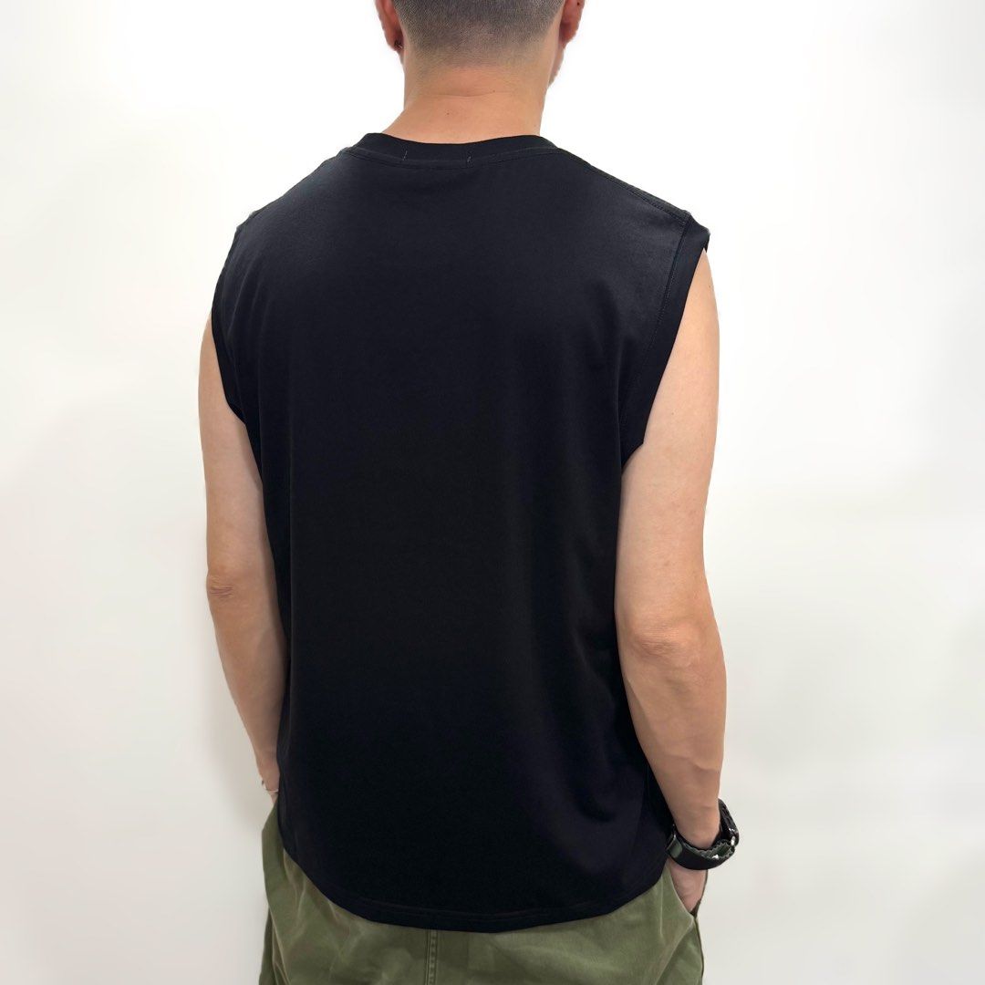 Dickies （分類：T-shirt、恤衫、有領衫）位於 Hong Kong。 由 kb_euro_online 提交（商品編號 1447638782，圖片 3）。簡介： 🌟看更多款式，可上Facebook或IG選購🌟 事先聲明‼️所有貨品絕不議價❌如要議價,一律不回❌No bargain❌ ✨現貨✨可即日寄出 或 新蒲崗自取 (其他地點不考慮) ❗️現貨❗️ D-ickies Logo Sleeveless💥 $199 大logo背心 黑色 : M / L / XL / XXL 白色 : M / L / XL 灰色 : XL Size：（吋） M 胸圍40 長27 L 胸圍42 長27.5 XL胸圍44 長28 XXL胸圍46 長29 Model 173cm 67kg L size 歡迎PM或wapps查詢 所有貨品,保證100%正貨，接受 滙豐/恆生/中銀/payme 過數 100% authentic Account :HSBC/Hang Seng Bank/payme 。