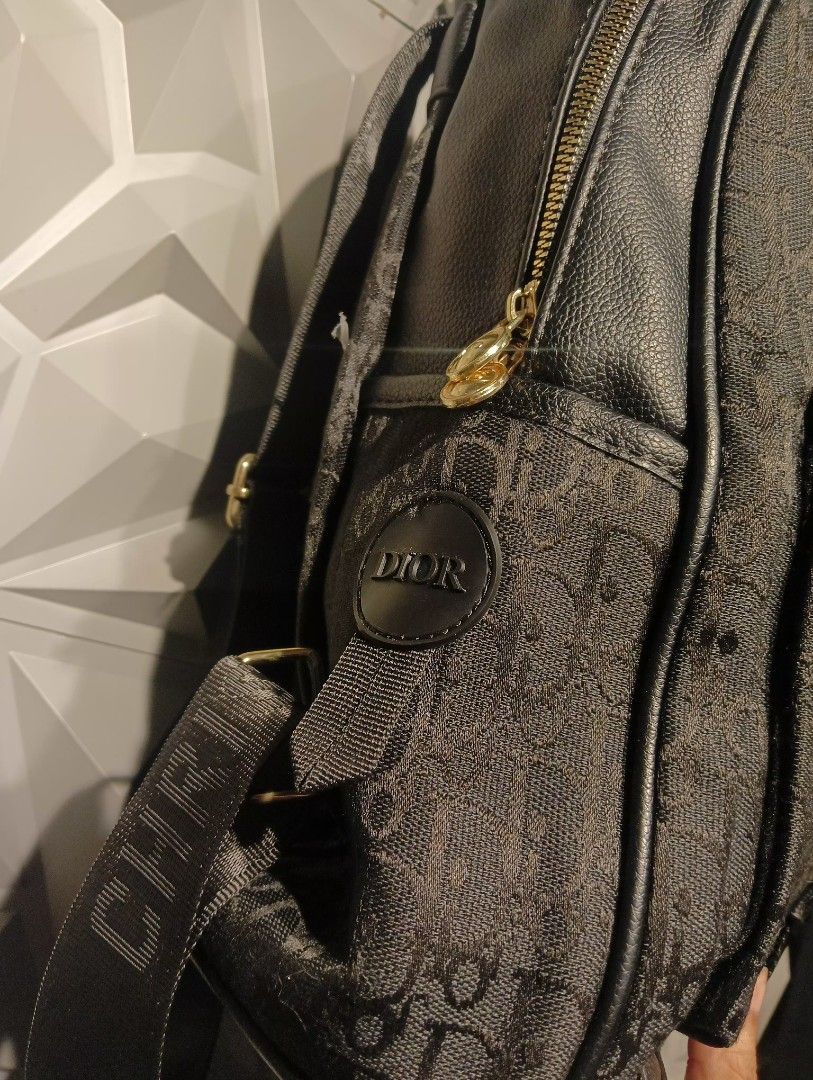 DIOR OBLIQUE BAGPACK (Category: Luxury Bags & Wallets) located in Baguio. Submitted by dnjthriftshop (Listing ID 1447595011, Image 3). Description: W/ DUSTBAG ONLY NEGO.