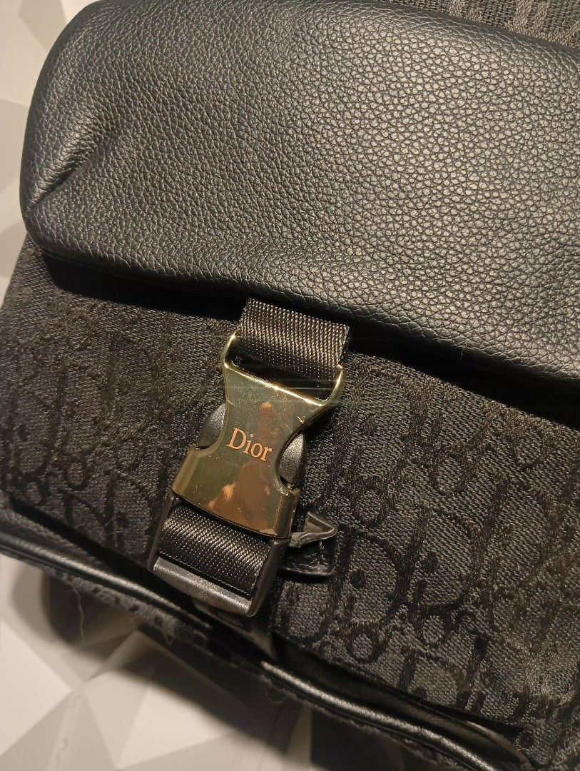 DIOR OBLIQUE BAGPACK (Category: Luxury Bags & Wallets) located in Baguio. Submitted by dnjthriftshop (Listing ID 1447595011, Image 2). Description: W/ DUSTBAG ONLY NEGO.