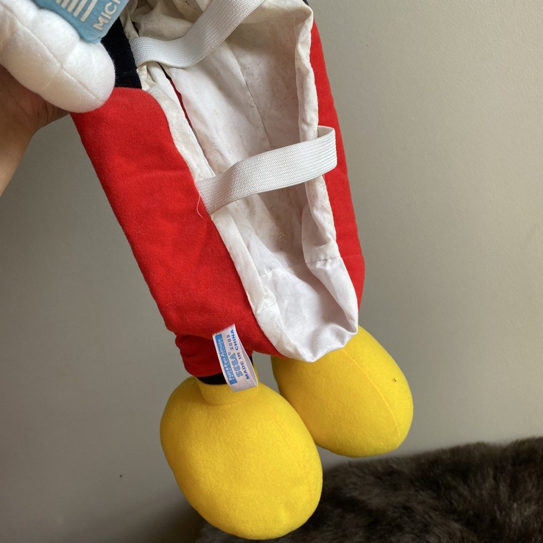 Disney Mickey Mouse Tissue Box Holder (Category: Character Goods) located in Manila. Submitted by cloudestine (Listing ID 1447574412, Image 3). Description: 🤝🏼 selling for my aunt ⋆˚꩜｡ selling it as is. bought from different stores. check pics carefully. 📸 actual photos are posted. ❔please manage your expectations. mop: gcash mod: pick up/sdd only 🚚 lalamove, grab express, angkas padala 📍mirea residences, pasig city ➜ delivery fee at buyer’s