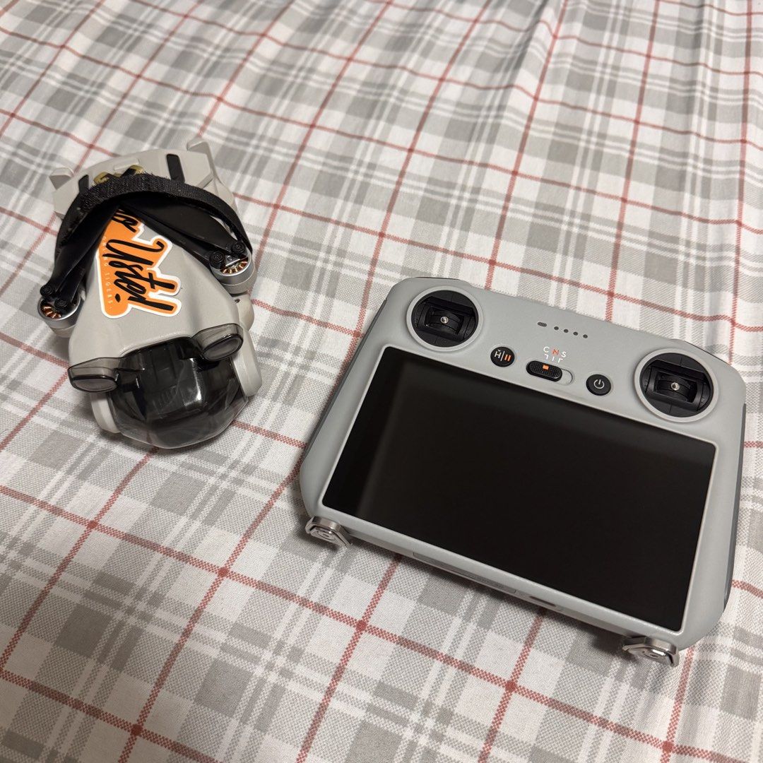 DJI Mini 3 Drone (Category: Drones) located in Laoag. Submitted by nedeaks (Listing ID 1447612159, Image 1). Description: FS Mini 3 with RC1 and 1 battery With box 44 battery cc Negotiable Slight issue: Hindi pantay yung motor niya sa rear left, dapat ikutin in a position para tuloy tuloy nang umikot pag tatake off na. No issues pag in flight naman, tested din sa sport mode. Estimated around 1,500 pag ipapagawa. Issue does not affect flight perfo