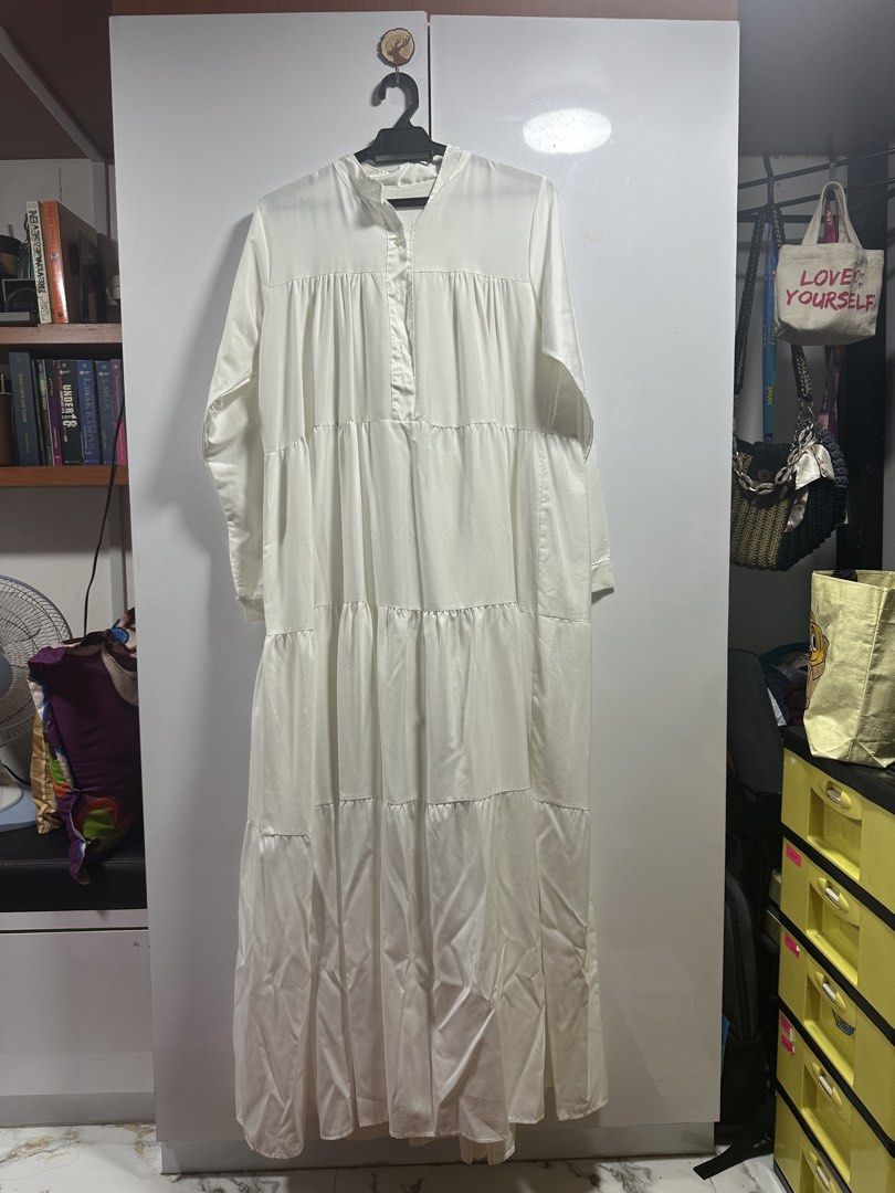 Dress Putih (Category: Dresses) located in Paka. Submitted by alfiana1996 (Listing ID 1447661207, Image 1). Description: Free size white dress.