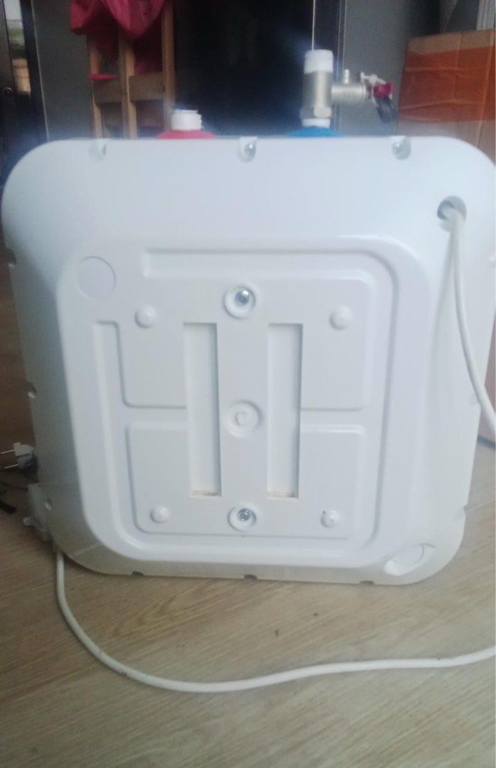 Electrolux Water Heater (Kategori: Kitchen & Appliances) berada di Jakarta Selatan. Dikirim oleh gorilazgoyiyas (ID iklan 1447542798, Gambar 2). Deskripsi: Baru kupake setahun karena pindah rumah 15 liter 350 watt Nego wajar Sudah termasuk pipa2 dan keran untuk install di kamar mandi ya.