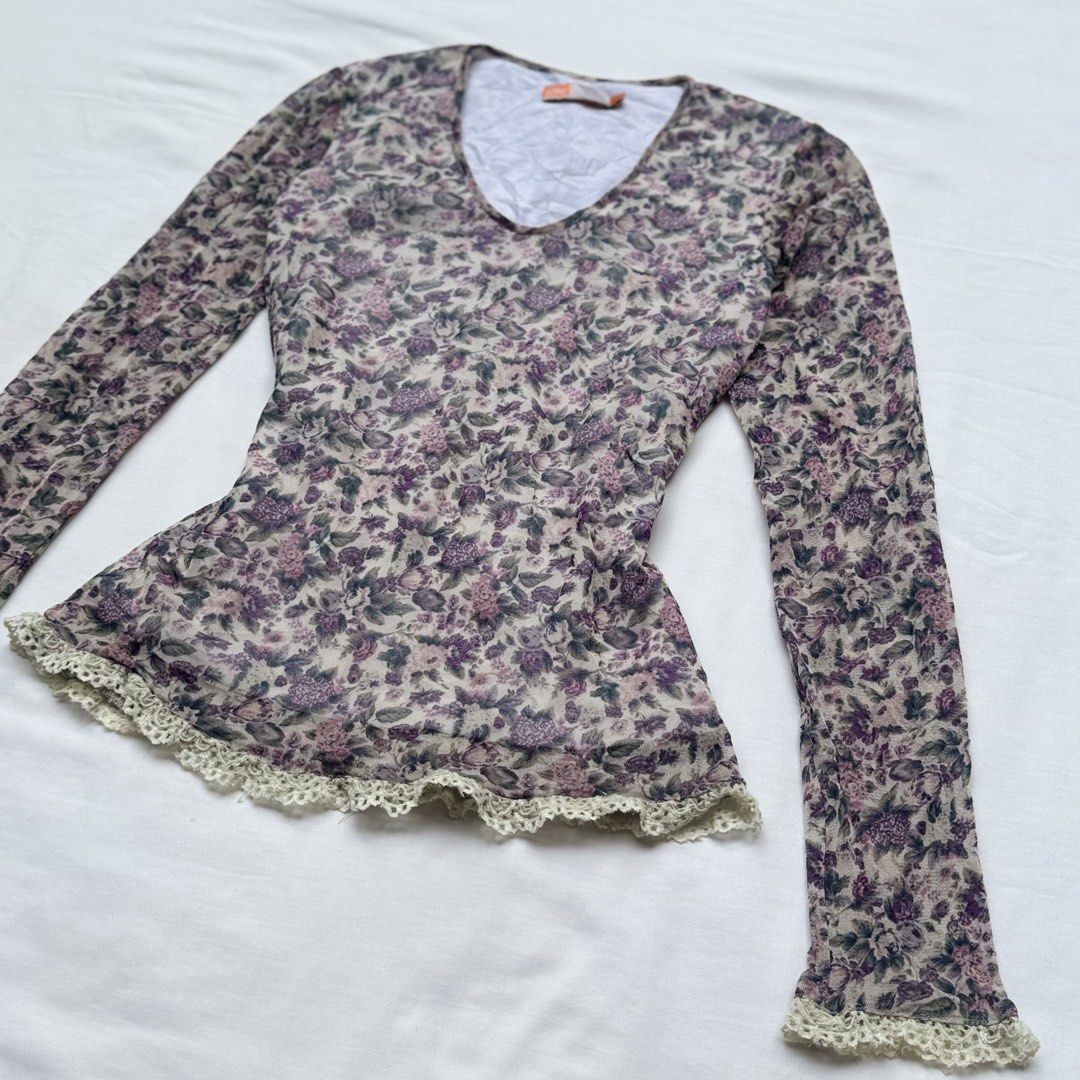EMH (Category: Longsleeves) located in Butuan. Submitted by anella.archive (Listing ID 1447470310, Image 3). Description: u can make an offer^^.