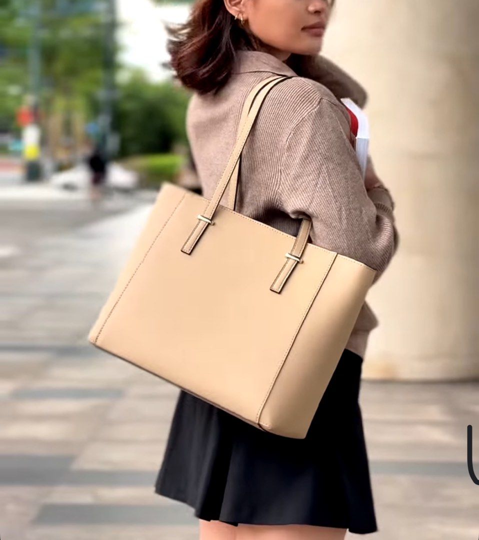 Eve & Adam Beige Vegan Leather Bag (Category: Tote Bags) located in General Santos City (Dadiangas). Submitted by shop.chieepreloved (Listing ID 1447484150, Image 2). Description: BOUGHT THIS FOR 1.8K VERY DURABLE - Beige Eve & Adam tote bag - Ideal for school or office use - Can fit Laptops - Interior is clean and well-maintained, EASY TO CLEAN ‼️ Handles have a little damage kasi yung rubber sa gilid na tanggal. CAN BE REPAIRED .