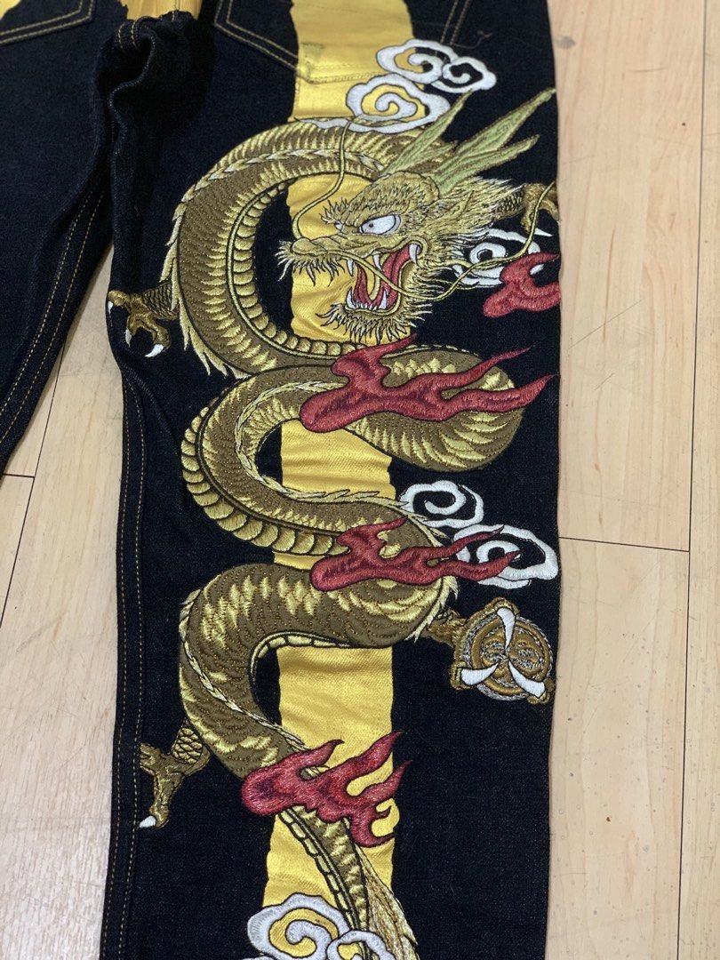 EVISU GOLD EMBROIDERED DRAGON PANTS (Category: Jeans) located in Manila. Submitted by scarlett_hope (Listing ID 1447662114, Image 3). Description: SIZE: 30 LENGTH: 40 .