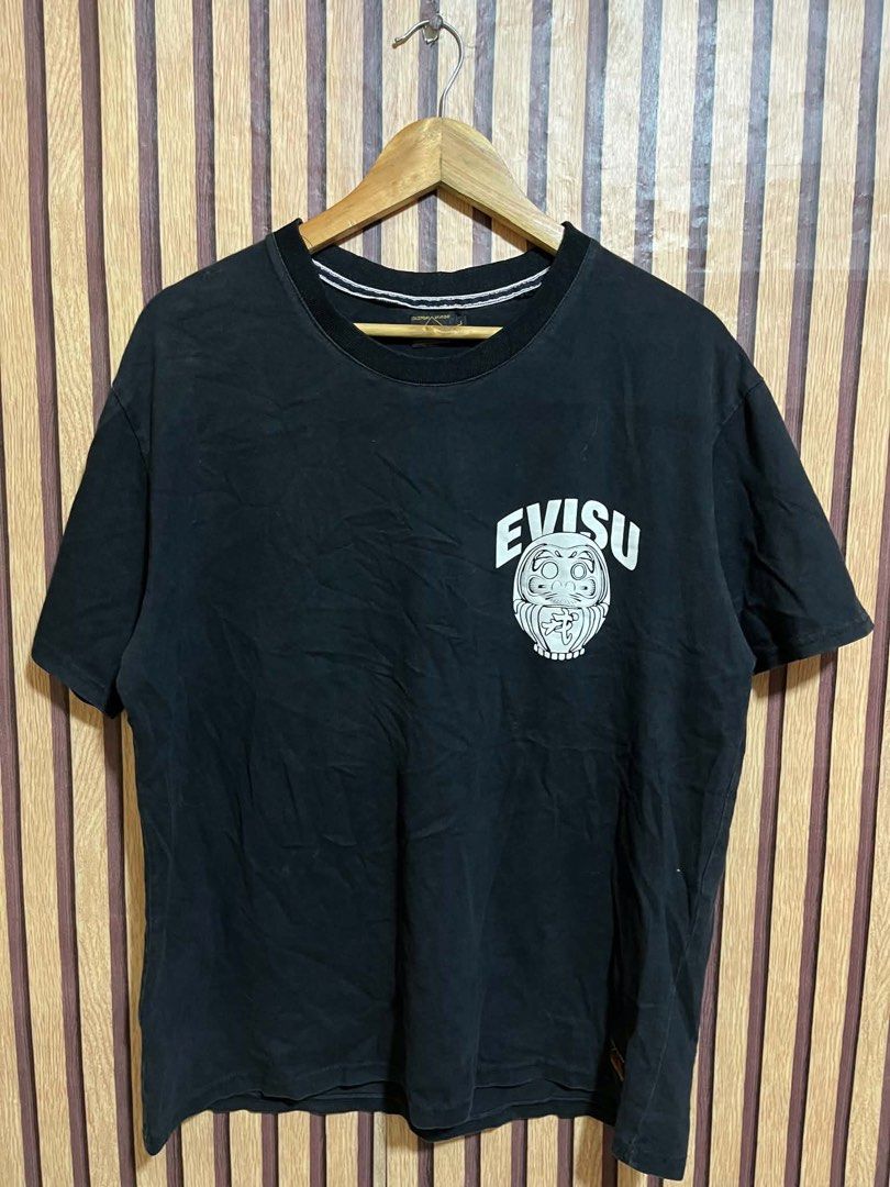 EVISU T-shirt Black Daruma Graphic Tee (Category: Tshirts & Polo Shirts ) located in Santiago. Submitted by bakithrift (Listing ID 1447598295, Image 1). Description: - Black Evisu T-shirt - Features iconic Daruma graphic on the back - Smaller graphic detail on the front - Short sleeves - Crew neck - Ideal for casual outfits.