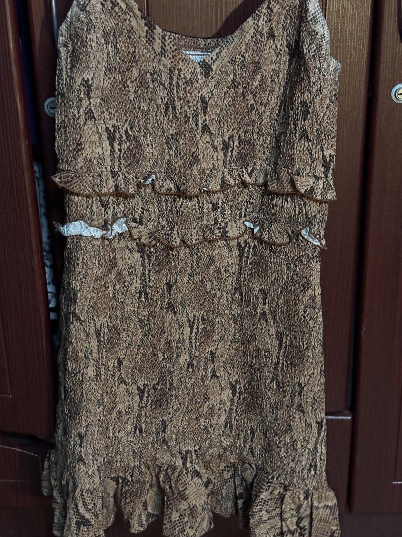 Express Snake Print Tiered Ruffle Mini Dress (Category: Dresses) located in Makati City. Submitted by clutterfairie (Listing ID 1447587897, Image 3). Description: - Up to XL Cute Express mini dress - Trendy snake print - Tiered, ruffled design for a playful look - Adjustable spaghetti straps for a perfect fit - Versatile for a night out or casual daytime wear.