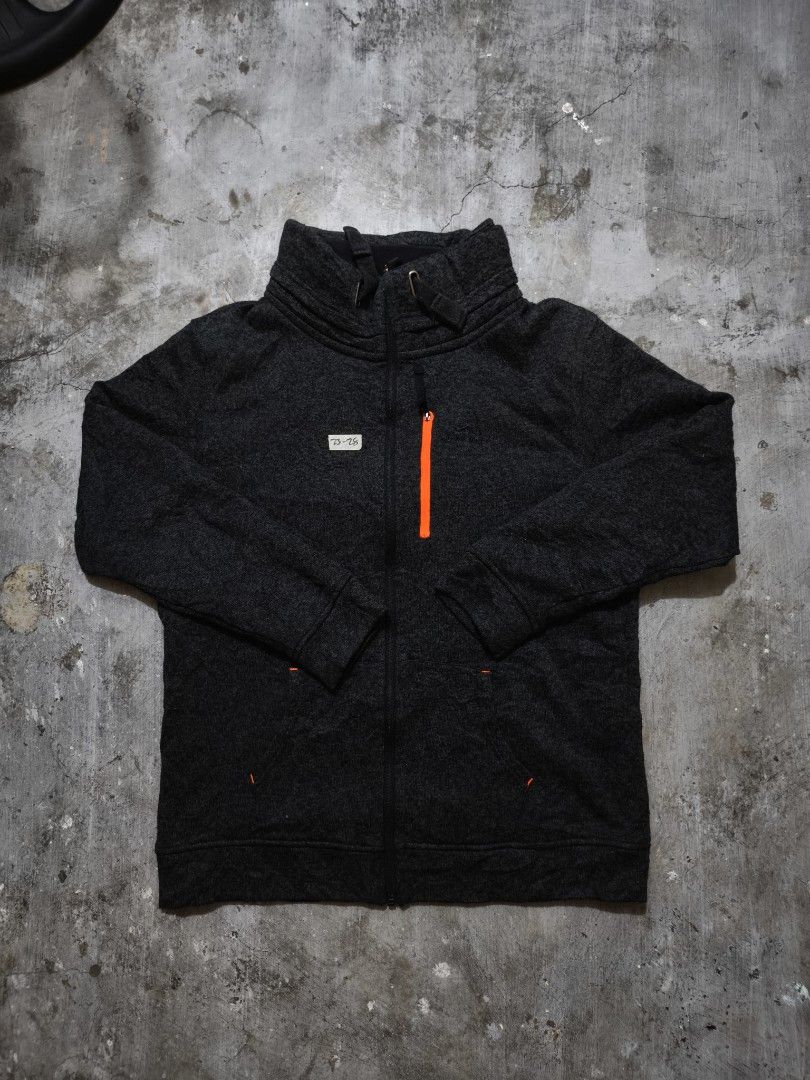 Find-Out Charcoal Grey Quilted Zip-Up Jacket L (Category: Coats, Jackets and Outerwear) located in Quezon City. Submitted by jamtnf (Listing ID 1447643239, Image 1). Description: - Charcoal grey quilted jacket from Find-Out - Size 3XL - Stand-up collar - Orange accent zipper and front pocket trim - Lined interior - Ideal for layering.