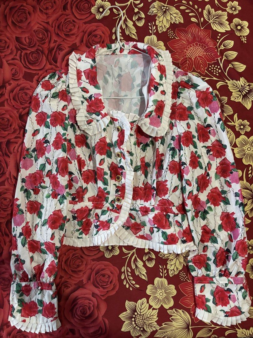 Floral Long Sleeves/Half Sleeves Top (Category: Longsleeves) located in Binan City. Submitted by ysehajehshbehsj (Listing ID 1447524234, Image 2). Description: - used only once - makapal tela - all buttons r working - bought this on online thrift store size: small to semi med mop: gcash mod: jnt & lalamove.