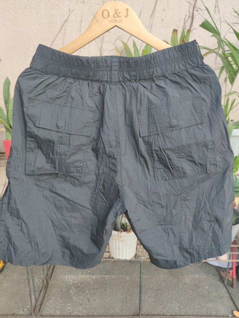 French Connection Black Shorts Size 32 (Category: Shorts) located in Pasig City. Submitted by ftwind (Listing ID 1447502412, Image 2). Description: - 6 pocket shorts - button fly shorts - zipper front pockets.