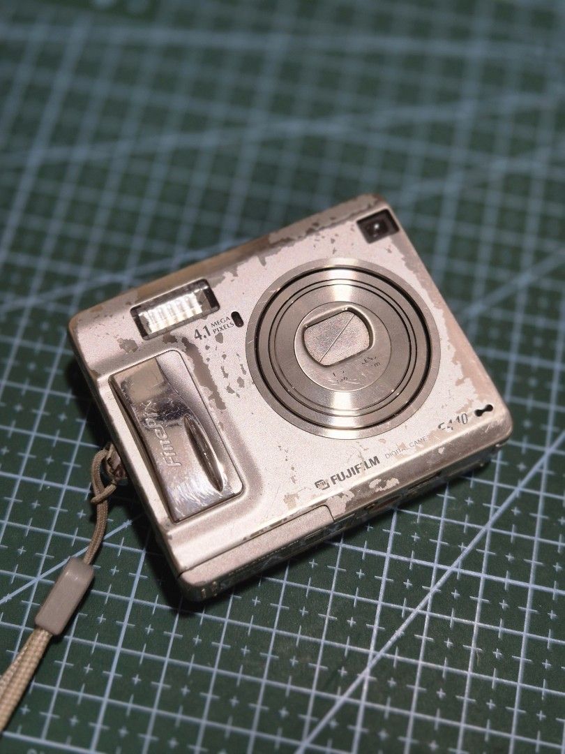 Fujifilm finepix F440 (Category: Cameras) located in Iloilo. Submitted by heyjay10 (Listing ID 1447498571, Image 3). Description: Finepix F440 inclusion: Unit & battery only - working -paint scratches - screen peeling but still usable - all buttons working - Visible dust when pointing directly to light/sun. affects the output - selling as is Loc: Iloilo city shipping available .
