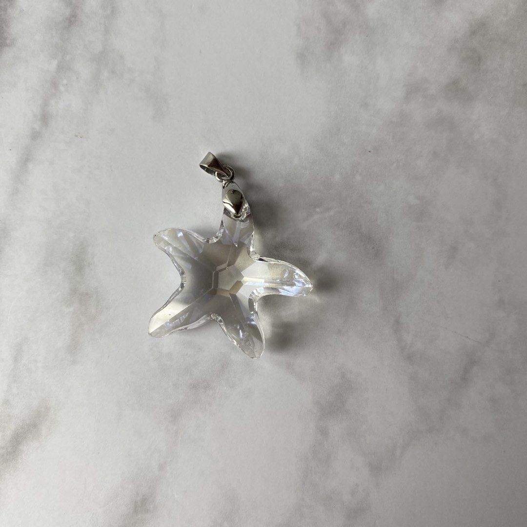 Gantulan Kalung Pendant (Kategori: Perhiasan Wanita) berada di Bandung. Dikirim oleh mixgoodstuff (ID iklan 1447486531, Gambar 3). Deskripsi: ❌No oren❌ 60k/pcs kecuali yang gold (no 4) 10.000 ‼️Tidak termasuk tali kalungnya yaa‼️ No 1&2 ada small defect tp tidak terlalu kelihatan (lihat foto) 1 defect bagian belakang 2 defect bagian bawah.