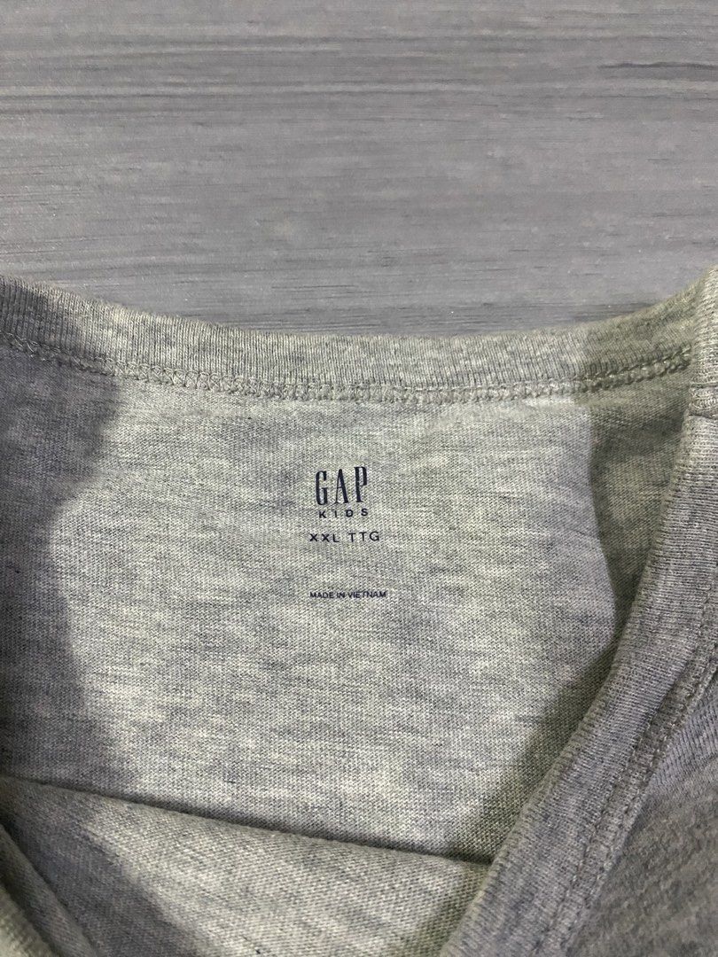 GAP (Category: Tshirts & Polo Shirts) located in Kuala Terengganu. Submitted by f2store. (Listing ID 1447546341, Image 3). Description: 🛑 ITEM ❇️ GAP 🛑SIZE ❇️ 17.5x24.5 ( 2XL fit S ) 🛑 CONDITION ❇️ 9/10 🛑 TAG ❇️ GAP 🛑 MATERIAL ❇️ 100% Cotton 🛑 JAHITAN ❇️ Double ⬆️⬇️ 🛑 TULANG TEPI ❇️ Asal 🛑 PRICE ❇️ RM15 🛑 POSTAGE ❇️ DFOD ( BAYAR KEPADA J&T ) .