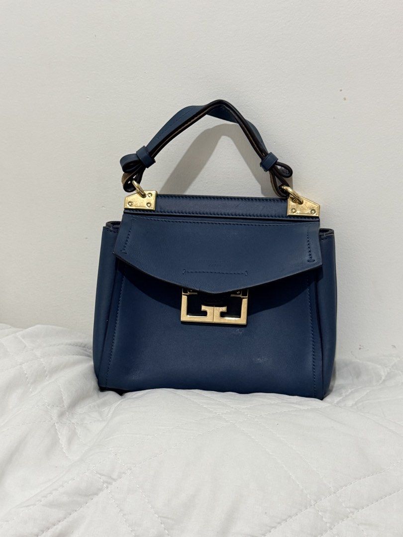 Givenchy mini bag sale❗️❗️ (Category: Luxury Bags & Wallets) located in Manila. Submitted by prelovedbyramiah (Listing ID 1447581522, Image 2). Description: Can fit promax phone authentic money back.