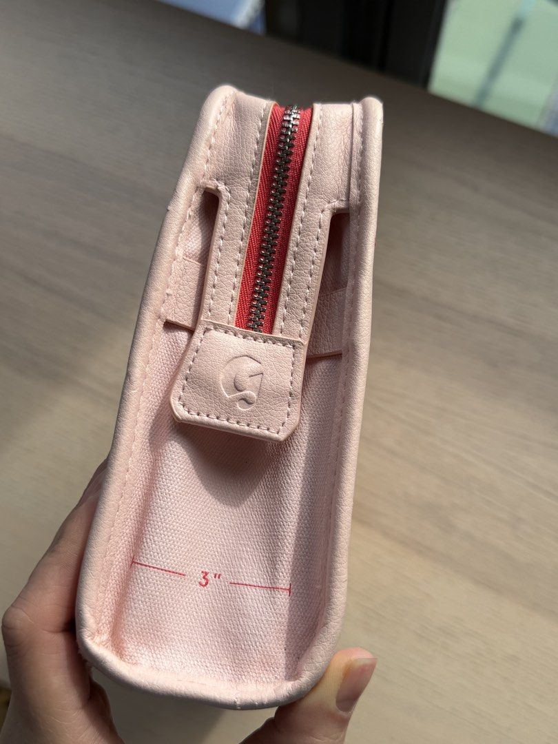 glossier makeup bag (Category: Makeup) located in Makati City. Submitted by sec0ndhandedly (Listing ID 1447653993, Image 2). Description: .