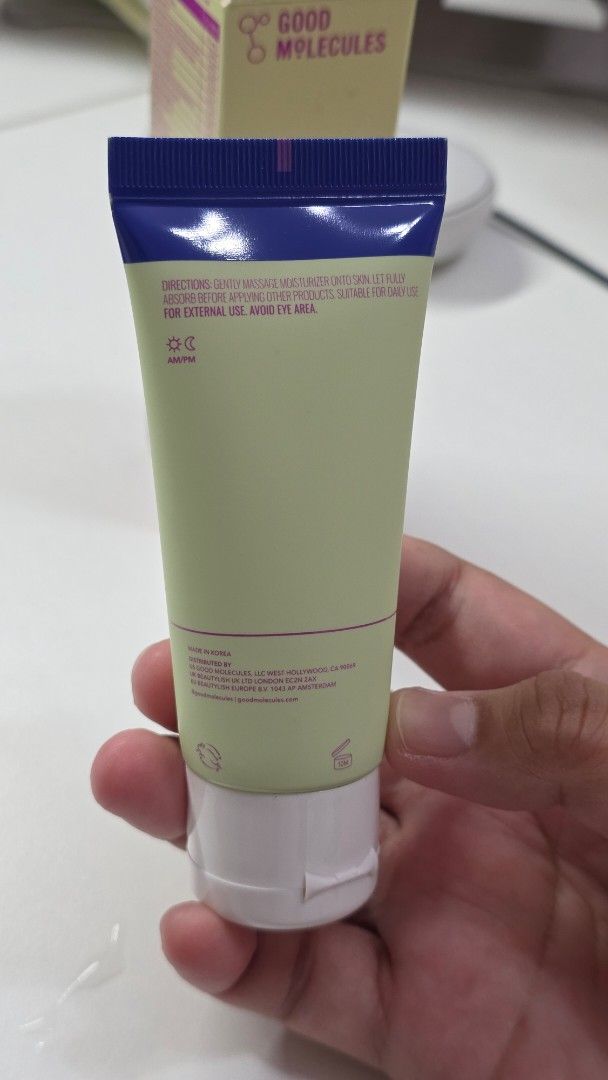 Good Molecules Lightweight Daily Moisturizer (Category: Face Care) located in Manila. Submitted by jms_shopping (Listing ID 1447539710, Image 3). Description: - Good Molecules Lightweight Daily Moisturizer - Hydrates and nourishes skin - Key ingredients: Shea Butter, Avocado Oil, Hyaluronic Acid - Suitable for all skin types - Comes in a 30g tube - Ideal for daily use -Used once. Almost new.
