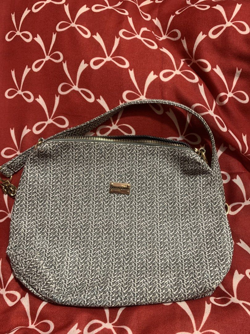 Grey Woven Shoulder Bag with Gold Chain (Category: Shoulder Bags) located in Manila. Submitted by elaitems (Listing ID 1447646206, Image 1). Description: - Will be wash before shipping ‼️ - Grey woven shoulder bag - Secure gold zipper closure - Two interior compartments - Elegant gold chain strap - Small gold logo plate on the front .