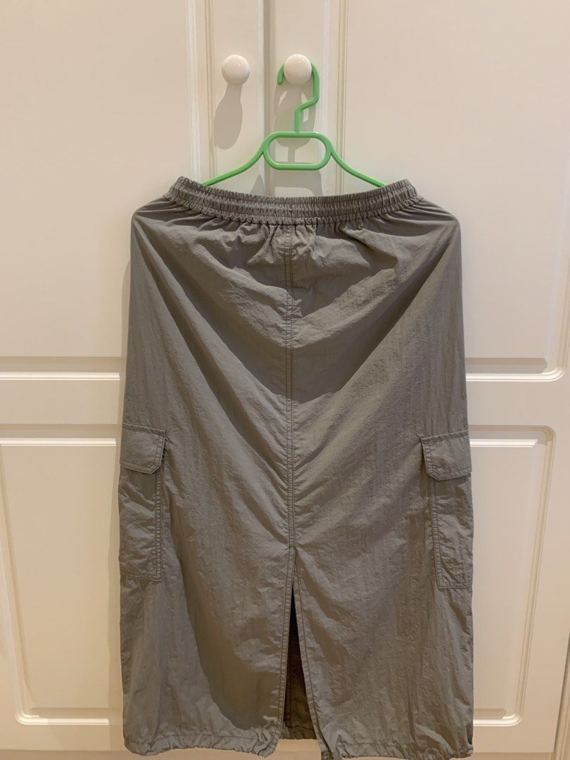 GU cargo skirt (Category: Skirts) located in Kuala Lumpur. Submitted by user26582 (Listing ID 1447572278, Image 2). Description: Like new, worn twice Nylon material Adjustable waistband.