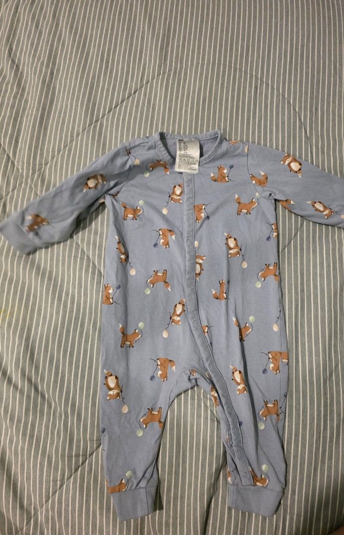 H&M Baby Pantsuit 2-4 Months (Category: Babies & Kids Fashion) located in Paranaque City. Submitted by materesi (Listing ID 1447597141, Image 3). Description: - Brand: H&M - Color: Baby Blue - Size: 2-4 Months - Design: Fun all-over print of foxes playing with yarn balls - Comfort: Perfect for keeping your little one cozy.