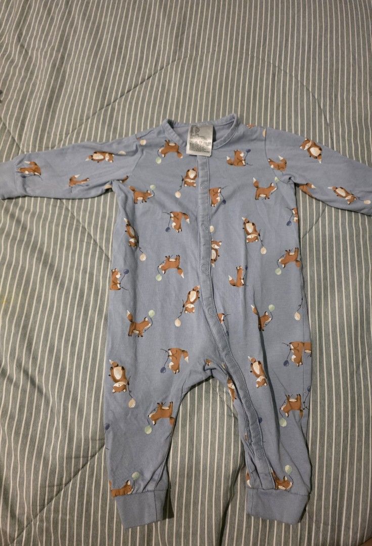 H&M Baby Pantsuit 2-4 Months (Category: Babies & Kids Fashion) located in Paranaque City. Submitted by materesi (Listing ID 1447597141, Image 1). Description: - Brand: H&M - Color: Baby Blue - Size: 2-4 Months - Design: Fun all-over print of foxes playing with yarn balls - Comfort: Perfect for keeping your little one cozy.