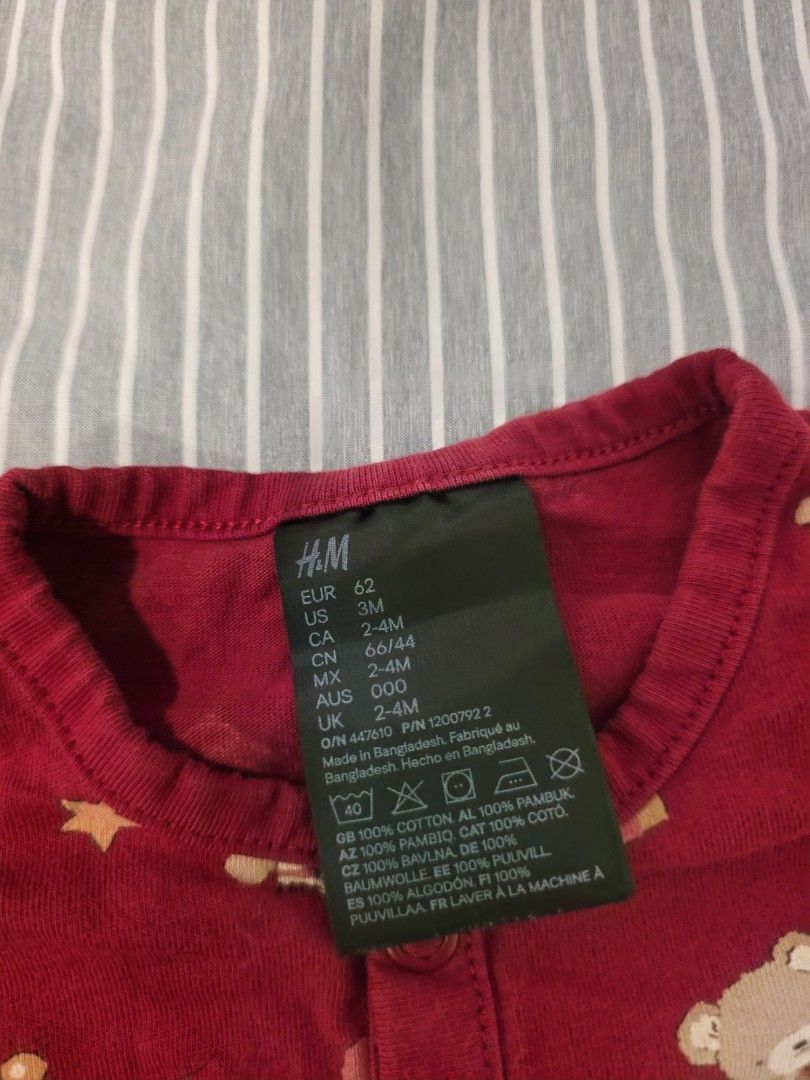 H&M Baby Pantsuit 2-4 Months (Category: Babies & Kids Fashion) located in Paranaque City. Submitted by materesi (Listing ID 1447597901, Image 2). Description: -Size: 2-4 months - Adorable H&M baby romper - Fun red color with teddy bear & rocking horse print - Long sleeves for extra warmth - Easy snap button closure down the front - Made from soft and breathable 100% cotton - Perfect for keeping your little one cozy.
