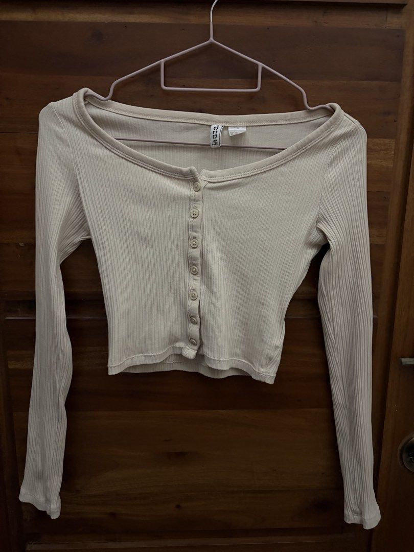 H&M beige ribbed long-sleeve top (Category: Others Tops) located in Cebu City. Submitted by declutterie13 (Listing ID 1447652887, Image 1). Description: .