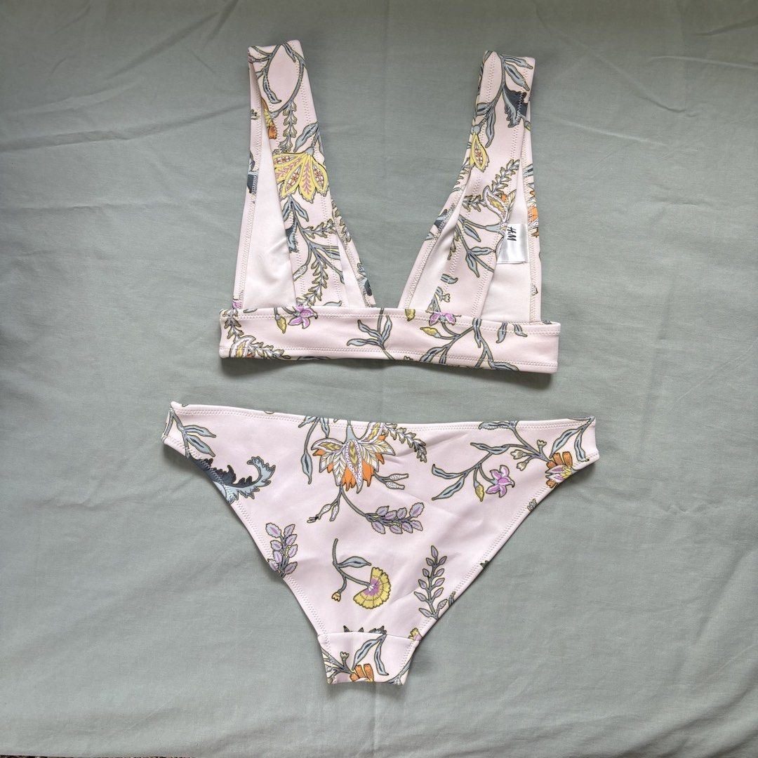 H&M Floral Neoprene bikini (Category: Bikinis & Swimsuits) located in Quezon City. Submitted by _amcc (Listing ID 1447584698, Image 2). Description: - size 8 TOP - size 10 BOTTOM.