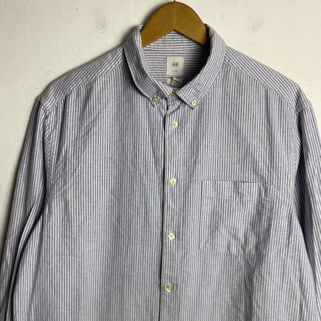 H&M Hickory Shirt (Kategori: Atasan) berada di Tanjungpinang. Dikirim oleh deadstockstuff (ID iklan 1447607215, Gambar 2). Deskripsi: _________________________________ Kemeja Hickory Stripe HNM _________________________________ Size:XL Panjang:75 Cm Lebar dada:62 Cm Kondisi:90% 🔼 Minus:_ _________________________________.