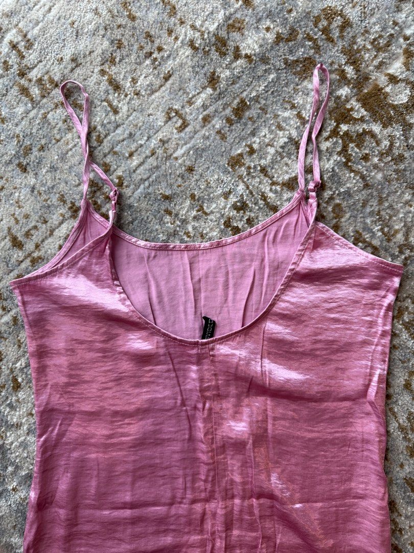h&m pink slip dress (Category: Dresses) located in Makati City. Submitted by sec0ndhandedly (Listing ID 1447592983, Image 3). Description: size small to medium.