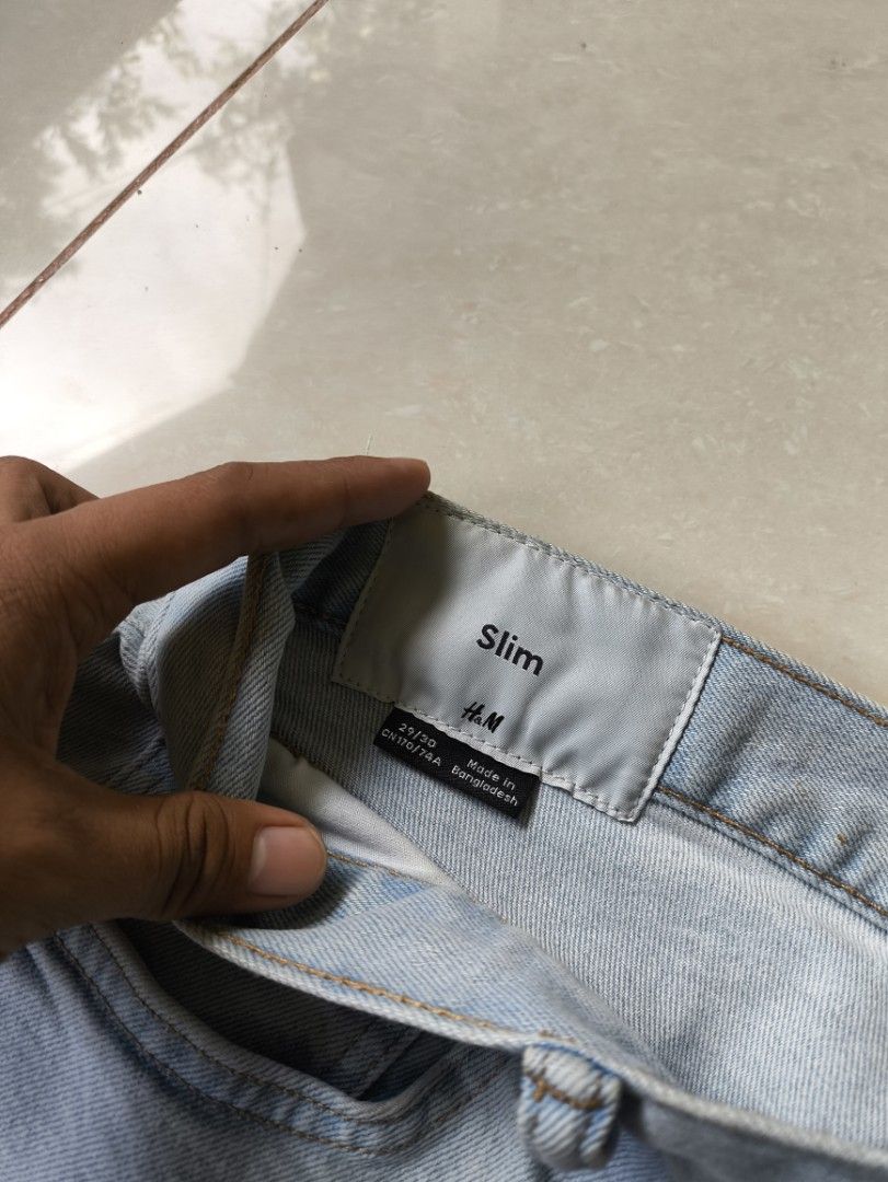 H&M SLIM FIT LIGHT BLUE DENIM PANTS (Category: Jeans) located in Lupon. Submitted by thriftnikent (Listing ID 1447546965, Image 2). Description: SA MALL BINILI (HINDI UKAY).