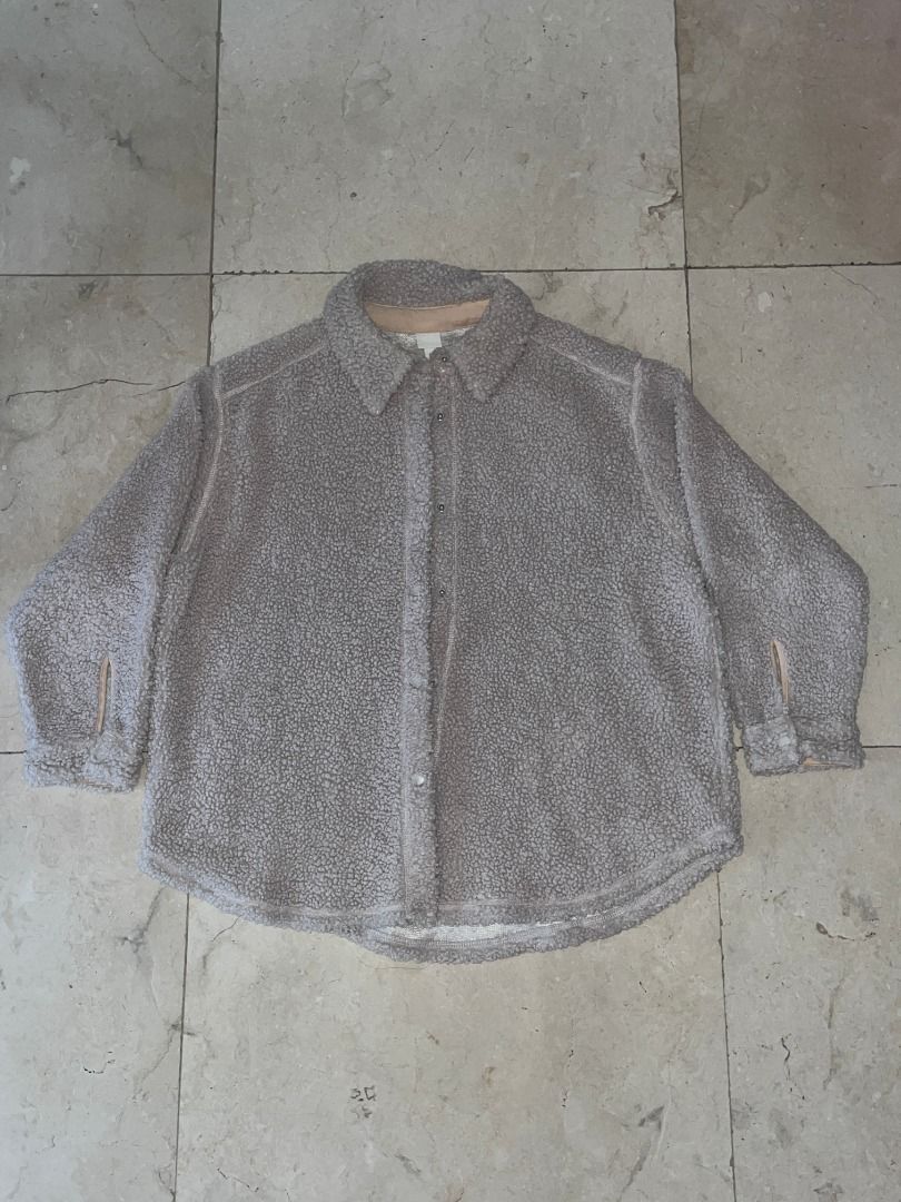 H&M Teddy Fleece Grey Marl Jacket (Category: Coats, Jackets and Outerwear) located in Manila. Submitted by shoeracs (Listing ID 1447530439, Image 1). Description: BRAND: H&M SIZE: L CONDITION: Excellent, No Flaws RFS: Decluttering LOC: Santa Cruz Manila MOP: GCash MOD: Lalamove, J&T.
