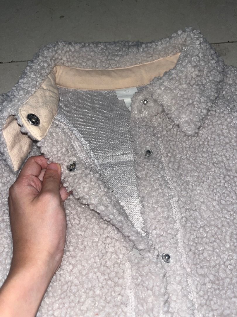 H&M Teddy Fleece Grey Marl Jacket (Category: Coats, Jackets and Outerwear) located in Manila. Submitted by shoeracs (Listing ID 1447530439, Image 2). Description: BRAND: H&M SIZE: L CONDITION: Excellent, No Flaws RFS: Decluttering LOC: Santa Cruz Manila MOP: GCash MOD: Lalamove, J&T.