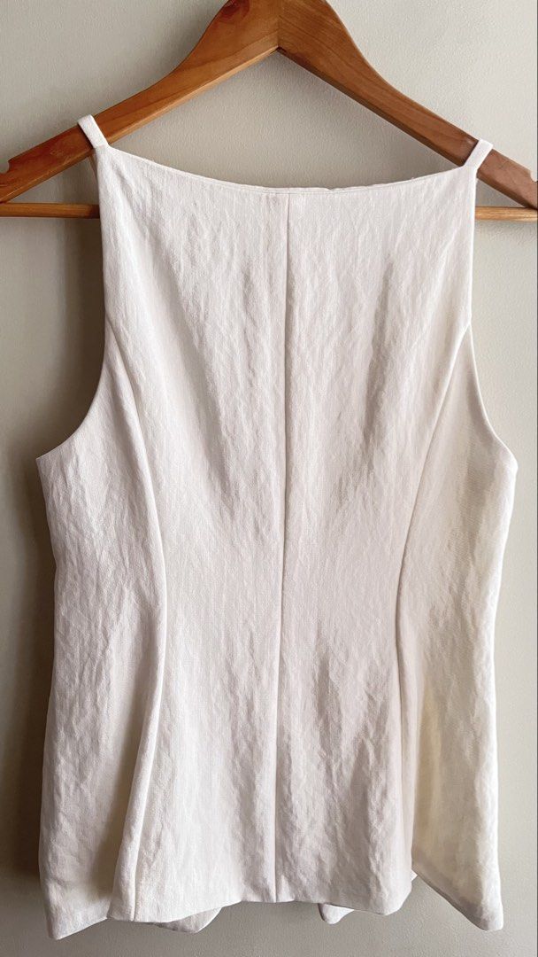 H&M White Sleeveless Button-Up Top Size US 4 (Category: Sleeveless) located in Manila. Submitted by mightystone_eb209a (Listing ID 1447492196, Image 2). Description: - White sleeveless top from H&M - Features a square neckline and button-up front - Comfortable textured fabric - Perfect for layering or wearing on its own - Effortlessly stylish for various occasions - Refer to the tag for specific sizing information.