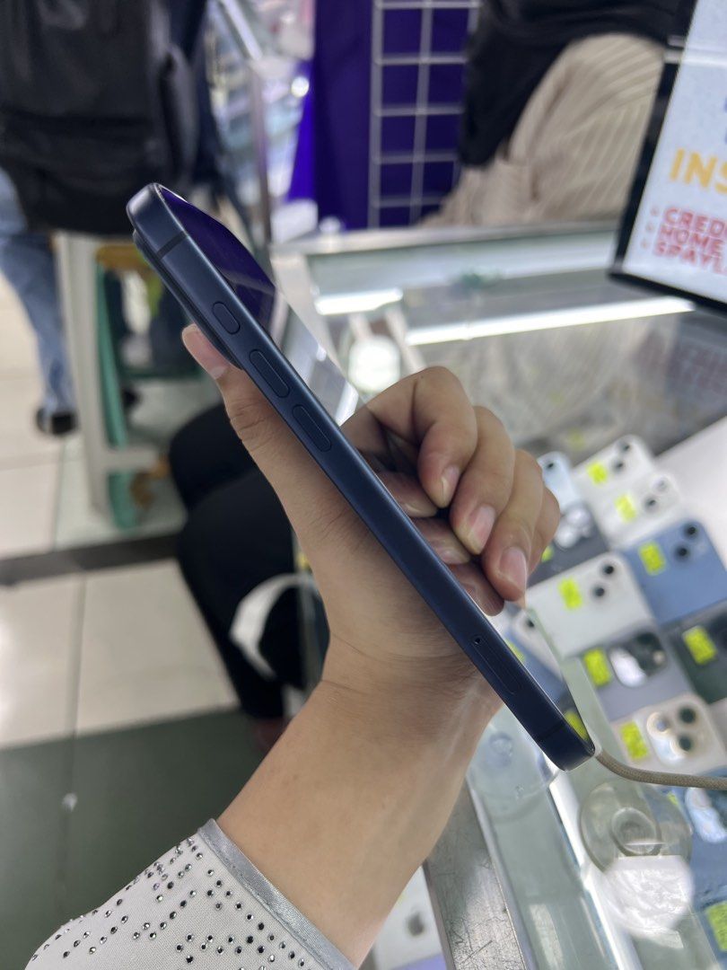 iPhone 17 Pro Max 256GB Smart Lock No Issue Secondhand (Category: iPhone 17 Series) located in Pasig City. Submitted by FarAndRayShop (Listing ID 1447641313, Image 3). Description: OPEN FOR SWAP/SELLING/BUYING (RFS: Buy and Sell) Price: 63,499 iPhone 17 Pro Max 256GB •Smartlock •NO HIDDEN ISSUES •TEST TO SAWA •Authentic Phone Physical store in Greenhills Shopping Center XD-14 Stall Number Look For Rayray Or Anika NO CASH INSTALLMENT We are open a