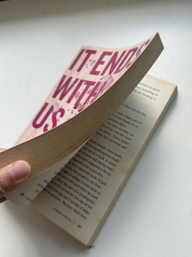 It Ends With Us by Colleen Hoover (Original) Preloved (Category: Storybooks) located in Manila. Submitted by cthh27 (Listing ID 1447546052, Image 3). Description: Original preloved copy of It Ends With Us by Colleen Hoover (bought from Fully Booked) Condition: - Slight yellowing due to age - No missing or loose pages - Clean and fully readable 📍Malate, Manila.