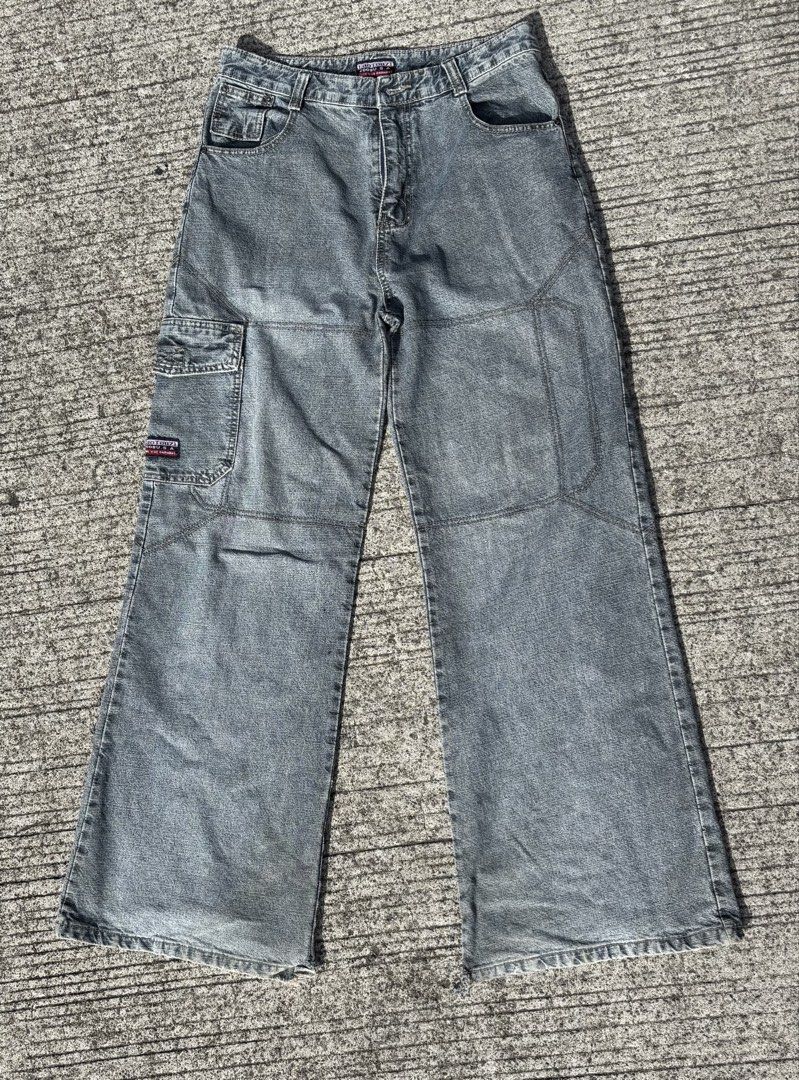 JNCO STYLE PANTS PERFECT DIMES (Category: Jeans) located in Bacoor. Submitted by bootsknocker (Listing ID 1447614698, Image 2). Description: Length 42 waist 32 Leg opening 12 Thigh 11.5 pass sa mahirap kausap 🚫 ₱1200🚫 ₱800✅ negotiable jnco “style” not brand po. .