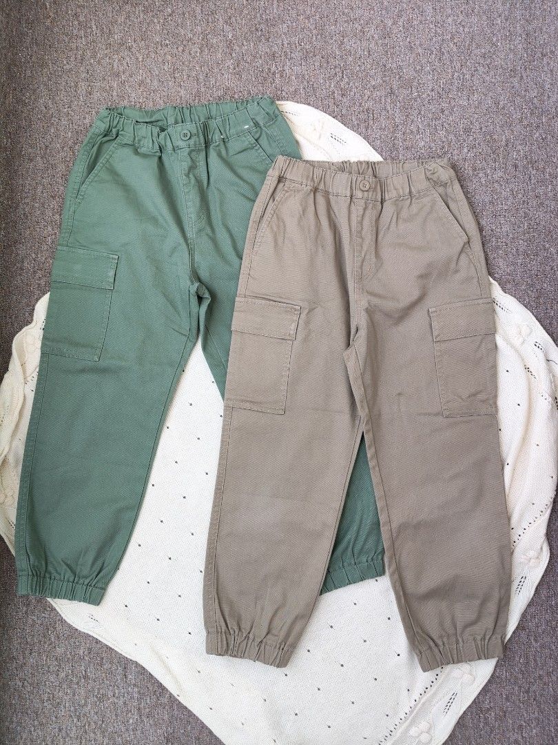 Joger CARGO UNIQLO new lepas tag ( HARGA/PC) (Kategori: 8 hingga 12 tahun) berada di Karawang. Dikirim oleh galery_sarahathalia22 (ID iklan 1447471671, Gambar 1). Deskripsi: FIX BY DM ☺️🙏 BRAND: UNIQLO joger cargo. ( Ready 2pc) MADE : MATERIAL: katun tebal SIZE: 130 (8-9y) LD: Cm PB: CM KONDISI : New lepas tag . Neverbeen used. Masih kaku bangett .cakepp PRICE.