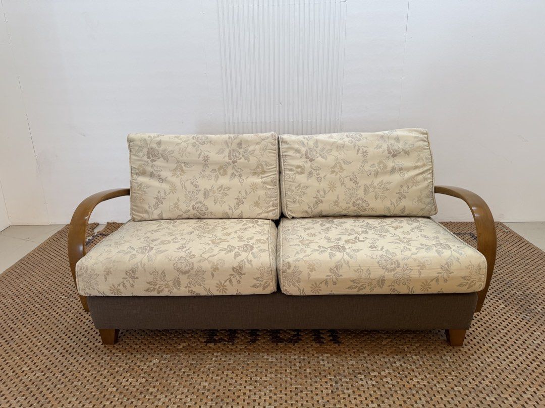Karimoku Sofa (Category: Sofas) located in Quezon City. Submitted by matetdevis13 (Listing ID 1447643489, Image 2). Description: KARIMOKU Country Floral Sofa with Wood Frame / Washable Price: 9,500 L62.5 x W29 x H30/16 In good condition Code MJS35-G24.