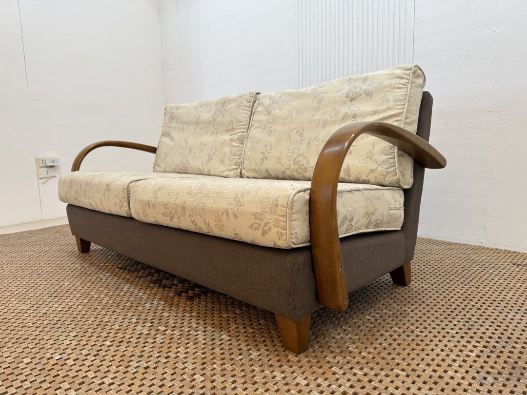 Karimoku Sofa (Category: Sofas) located in Quezon City. Submitted by matetdevis13 (Listing ID 1447643489, Image 3). Description: KARIMOKU Country Floral Sofa with Wood Frame / Washable Price: 9,500 L62.5 x W29 x H30/16 In good condition Code MJS35-G24.