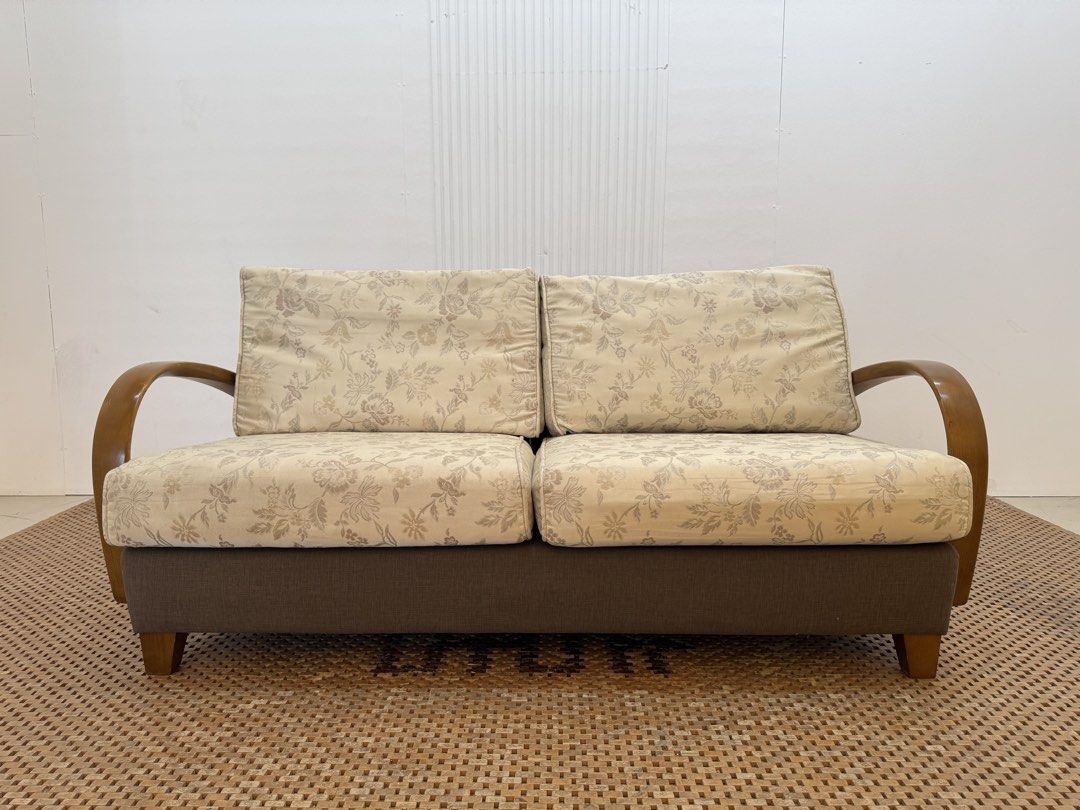Karimoku Sofa (Category: Sofas) located in Quezon City. Submitted by matetdevis13 (Listing ID 1447643489, Image 1). Description: KARIMOKU Country Floral Sofa with Wood Frame / Washable Price: 9,500 L62.5 x W29 x H30/16 In good condition Code MJS35-G24.