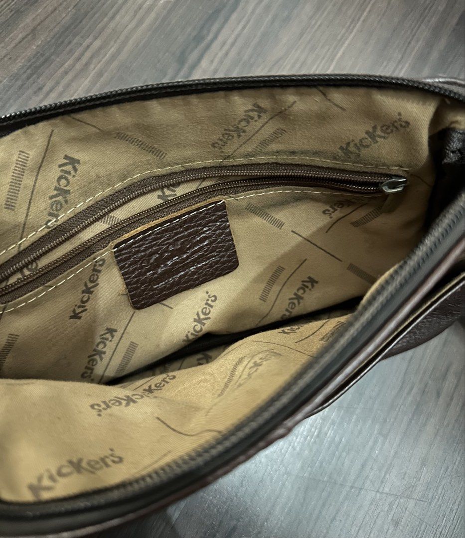 Kickers Brown Leather Wristlet Pouch (Category: Purses & Pouches) located in Batang Berjuntai. Submitted by sierrahunn (Listing ID 1447596584, Image 3). Description: - Kickers brown leather wristlet pouch - Main zip compartment - Front pocket - Interior lining with all-over Kickers logo print - Detachable wrist strap - Ideal for carrying daily essentials.