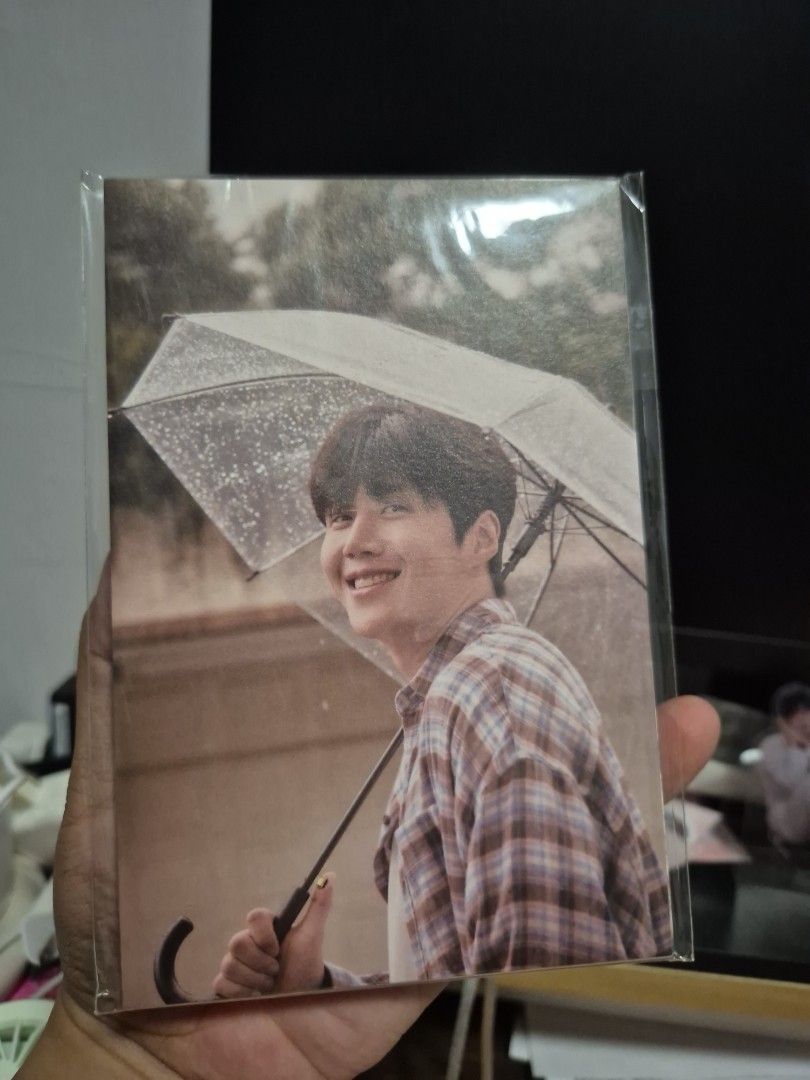 Kim Seon Ho Official Postcards 2023 (Category: K-Wave Merchandise) located in Las Pinas. Submitted by g_tatamic (Listing ID 1447565223, Image 1). Description: - Kim Seon Ho official postcards from 2023 SG - set of 10 sold as set rfs: decluttering :).