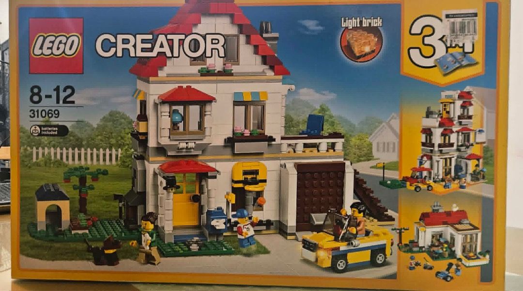 Lego Creator Modular Family Villa (31069) (Category: Lego & Building Sets) located in Marikina City. Submitted by red.brick.store.ph (Listing ID 1447630166, Image 1). Description: I'm selling the following Lego set. The set is brand new, original, and sealed. Lego Creator Modular Family Villa (31069) Price: PhP 5,500 Item Location: Marikina Payment Methods Accepted: Bank Transfer (BPI), Gcash, Maya, PayPal with 5% transaction fee Shipping Methods