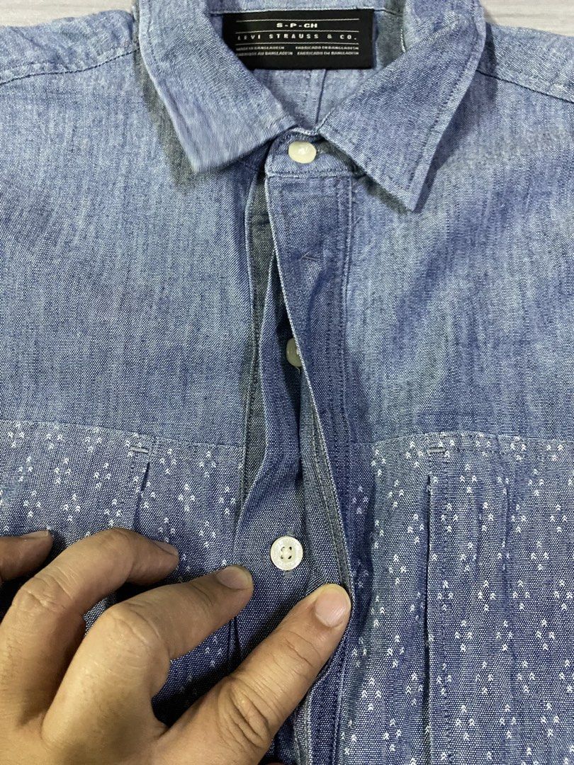Levis (Category: Tshirts & Polo Shirts) located in Kuala Terengganu. Submitted by f2store. (Listing ID 1447564053, Image 3). Description: 🛑 ITEM ❇️ Levis 🛑SIZE ❇️ 19.5x24.5 Tepi 27 Tengah 🛑 CONDITION ❇️ 9/10 🛑 TAG ❇️ Levis 🛑 MATERIAL ❇️ 100% Cotton 🛑 TULANG TEPI ❇️ Asal 🛑 PRICE ❇️ RM60 🛑 POSTAGE ❇️ DFOD ( BAYAR KEPADA J&T ) .